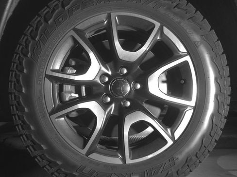 Used 2025 Jeep Compass Trailhawk image 12