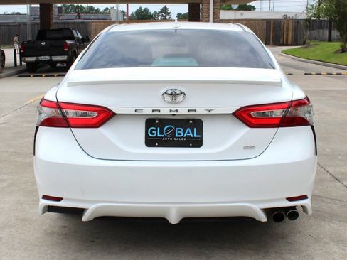 Used 2019 Toyota Camry SE FWD image 6