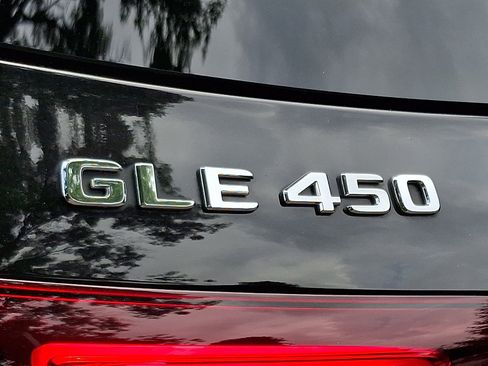 Used 2025 Mercedes-Benz GLE 450 4MATIC image 29