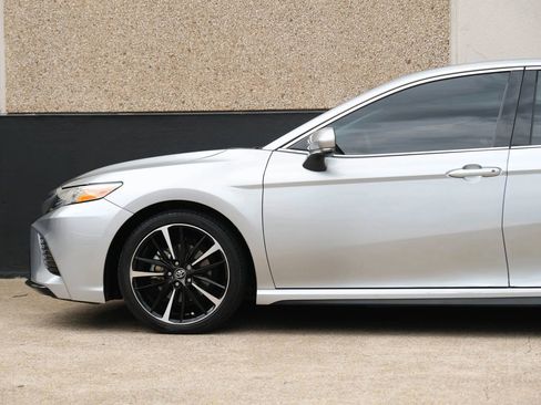 Used 2020 Toyota Camry XSE image 7