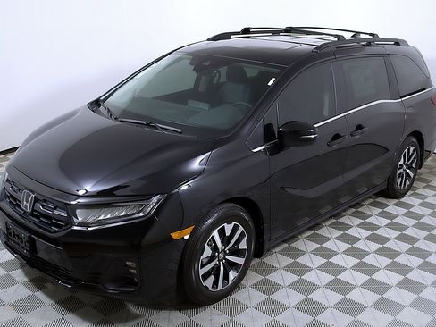 Certified 2026 Honda Odyssey EX-L image 3