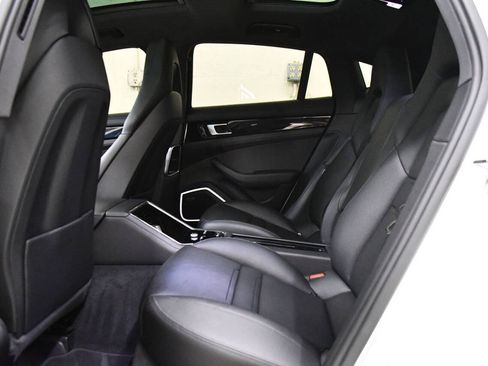Used 2021 Porsche Panamera RWD image 15