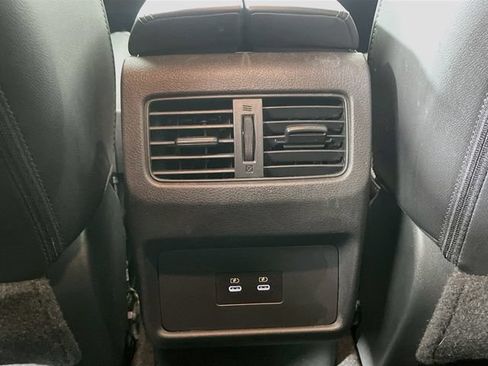 Used 2024 Nissan Rogue SL AWD/4WD image 26