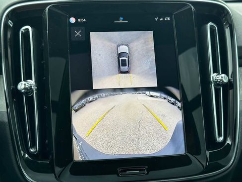 Certified 2025 Volvo XC40 B5 Plus AWD/4WD image 27