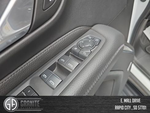 Used 2024 GMC Yukon XL Denali AWD/4WD image 11