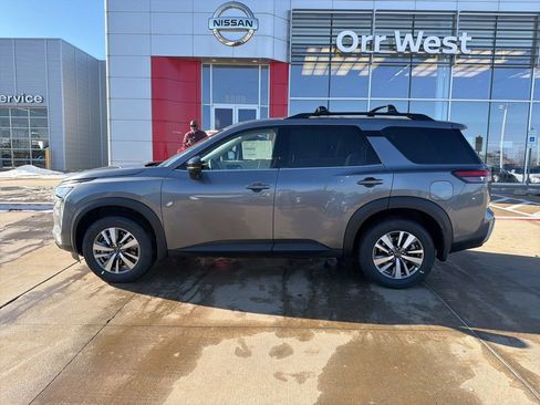 New 2026 Nissan Pathfinder SL image 2