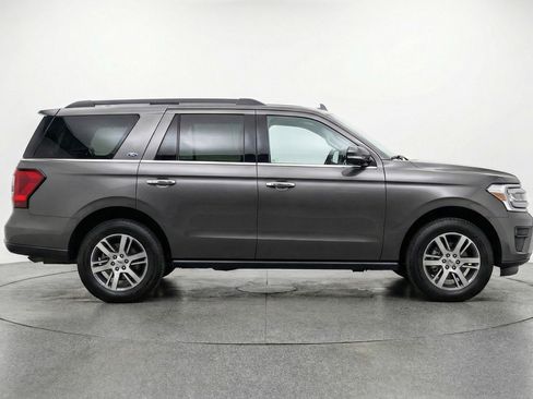 Used 2024 Ford Expedition Limited image 11