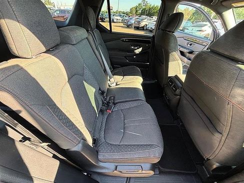 Used 2025 Honda Pilot Sport image 40