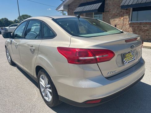 Used 2018 Ford Focus SE FWD image 9