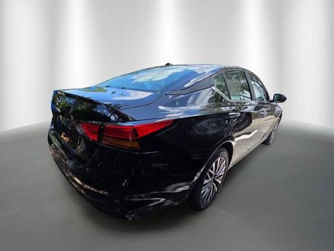 Used 2025 Nissan Altima 2.5 SV FWD image 3