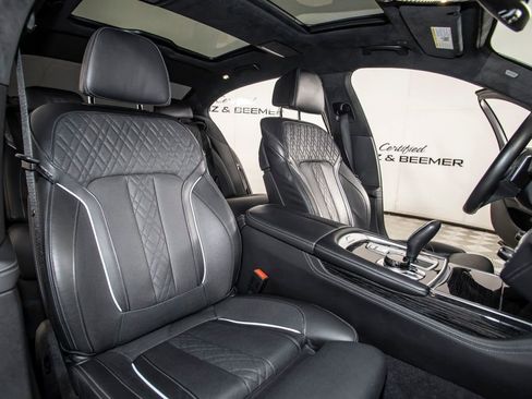 Used 2022 BMW 750i xDrive w/ Luxury Rear Seating Package image 19