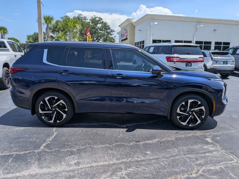 Used 2024 Mitsubishi Outlander SEL FWD image 3