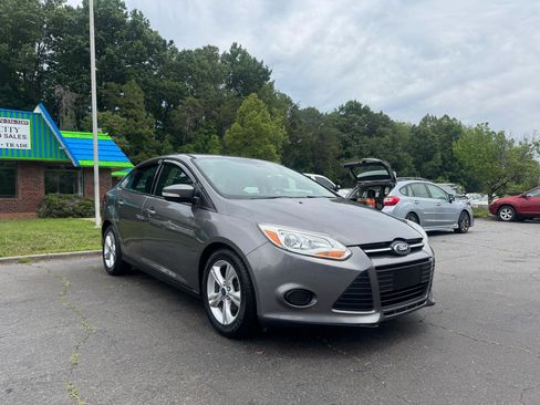 Used 2013 Ford Focus SE w/ Interior Protection Pkg FWD image 3