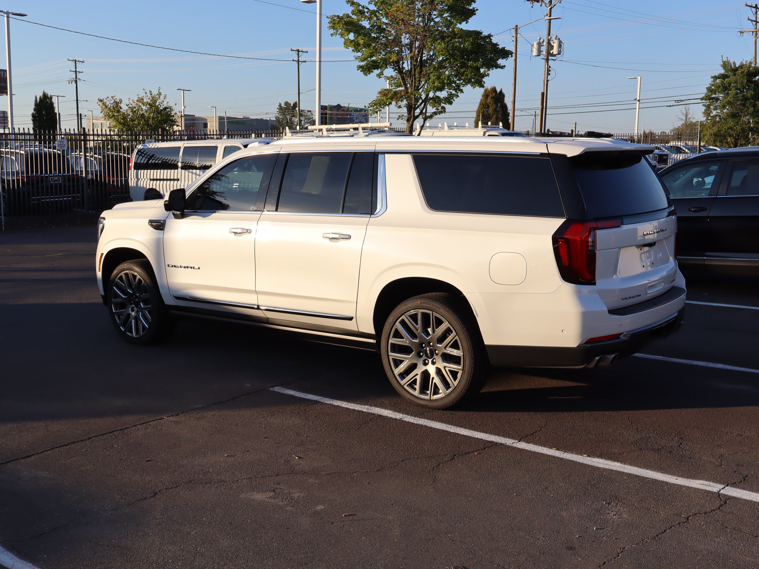 Used 2025 GMC Yukon XL Denali Ultimate AWD/4WD image 8
