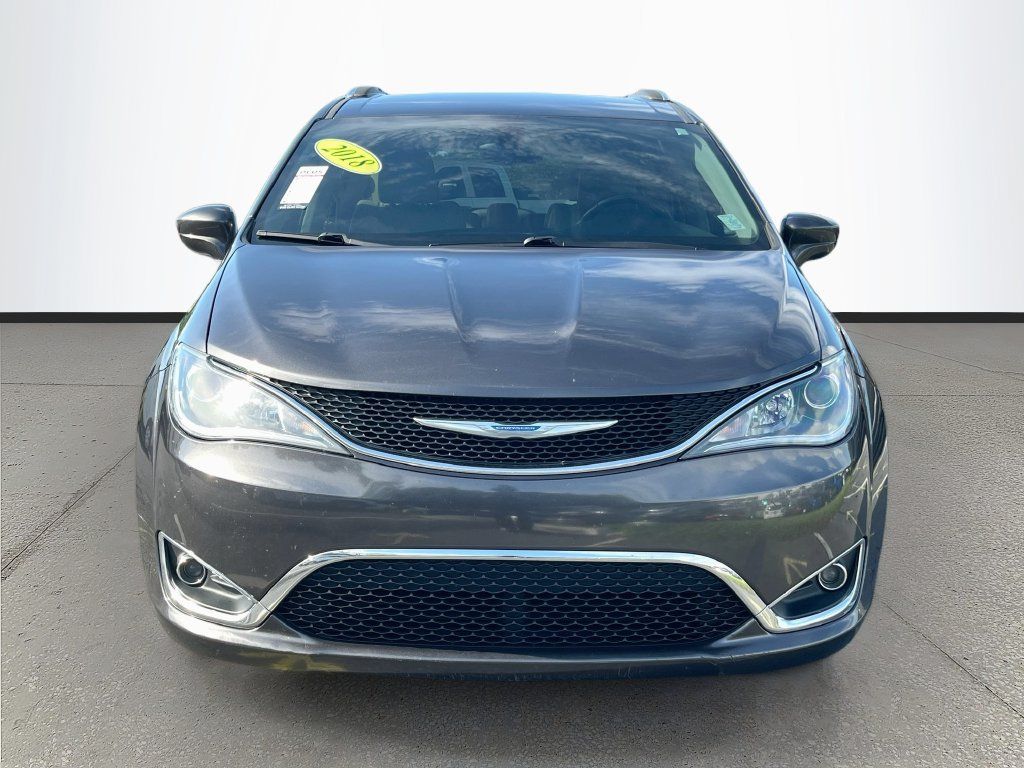 Used 2018 Chrysler Pacifica Touring-L w/ Premium Audio Group FWD image 2