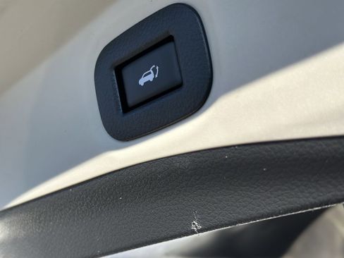 Used 2019 Nissan Rogue SV image 29