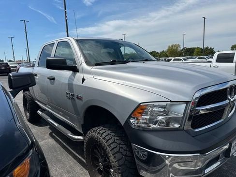 Used 2017 RAM 1500 ST w/ SXT Appearance Group AWD/4WD image 4