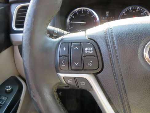 Used 2015 Toyota Highlander XLE FWD image 15
