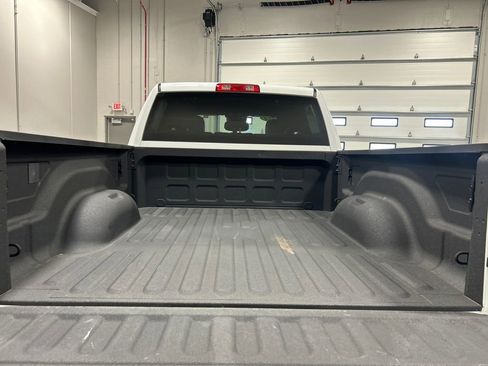 Used 2024 RAM 2500 Big Horn w/ Night Edition AWD/4WD image 33