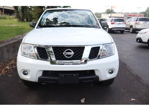 Used 2013 Nissan Frontier SV w/ SV Value Truck Pkg AWD/4WD image 2