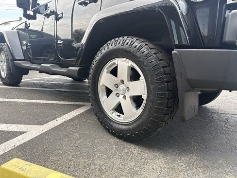 Used 2010 Jeep Wrangler Unlimited Sahara AWD/4WD image 6