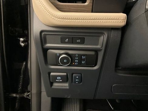 Used 2024 Ford Expedition Limited AWD/4WD image 14