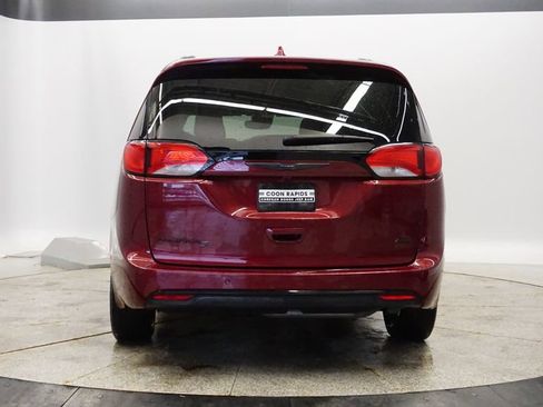 Certified 2020 Chrysler Pacifica Touring-L w/ Advanced Safetytec Group image 4