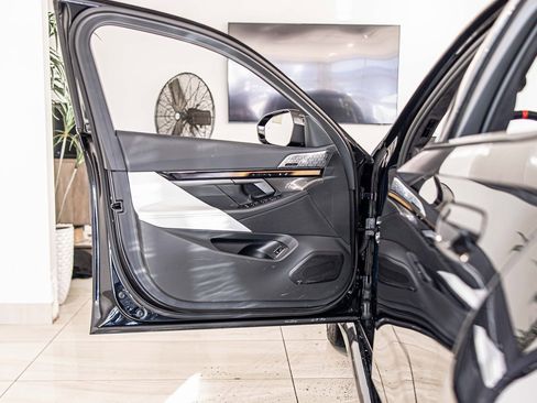 Used 2025 BMW M5 w/ Carbon Package image 30