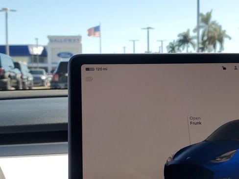 Used 2023 Tesla Model Y Performance image 9