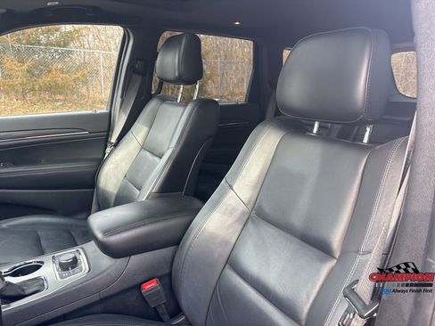 Used 2020 Jeep Grand Cherokee Limited image 25