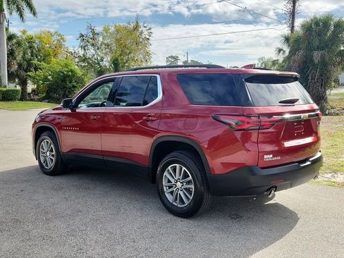 Used 2023 Chevrolet Traverse LT FWD image 3