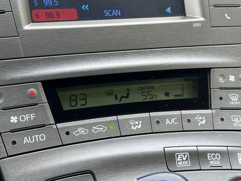 Used 2013 Toyota Prius Two image 20