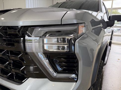 Used 2024 Chevrolet Silverado 2500 ZR2 w/ Technology Package image 63