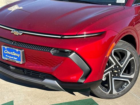 New 2026 Chevrolet Equinox EV LT w/ Convenience Package II image 3