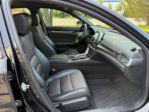 Used 2018 Honda Accord Sport image 19