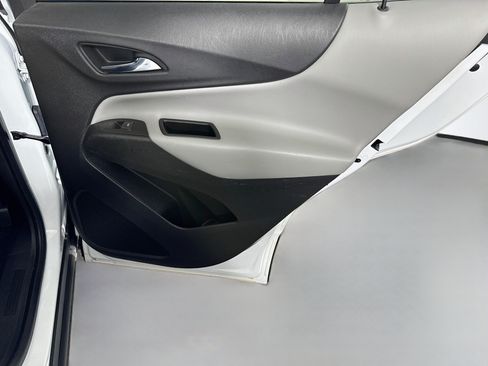 Used 2022 Chevrolet Equinox LS FWD image 28