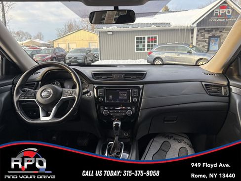 Used 2018 Nissan Rogue SV image 22