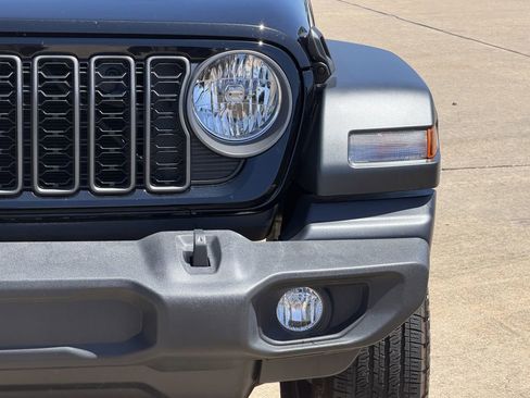 Used 2025 Jeep Wrangler Unlimited Sport AWD/4WD image 4