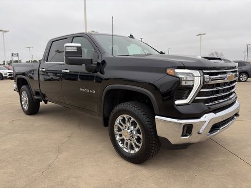 Used 2024 Chevrolet Silverado 2500 LTZ w/ LTZ Convenience Package image 4