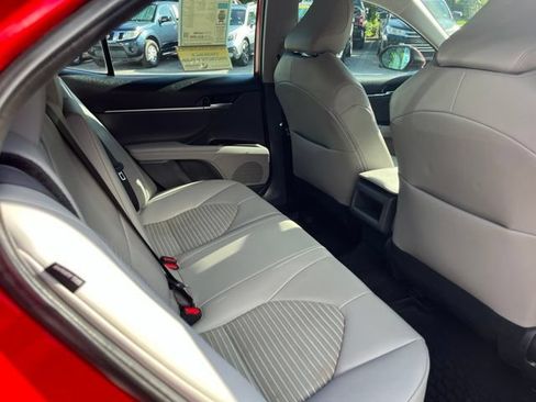 Used 2022 Toyota Camry SE FWD image 13