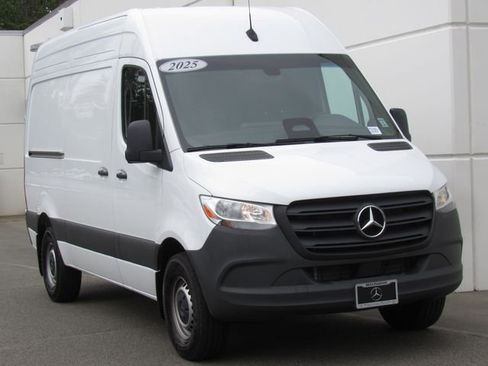 Used 2025 Mercedes-Benz Sprinter 2500 image 2