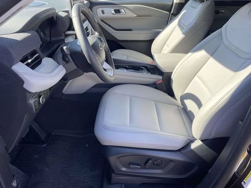 New 2026 Ford Explorer Active w/ Active Comfort Package RWD image 8