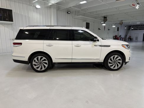 Used 2022 Lincoln Navigator Reserve RWD image 6