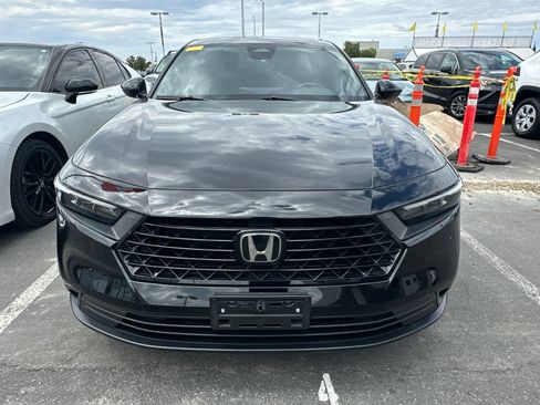 Used 2025 Honda Accord Sport image 3