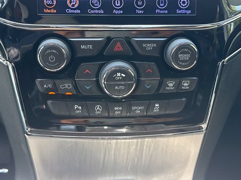 Used 2021 Jeep Grand Cherokee Trailhawk w/ Premium Lighting Group AWD/4WD image 24