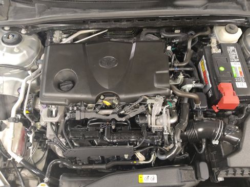 Used 2018 Toyota Camry SE w/ Moonroof Package FWD image 30
