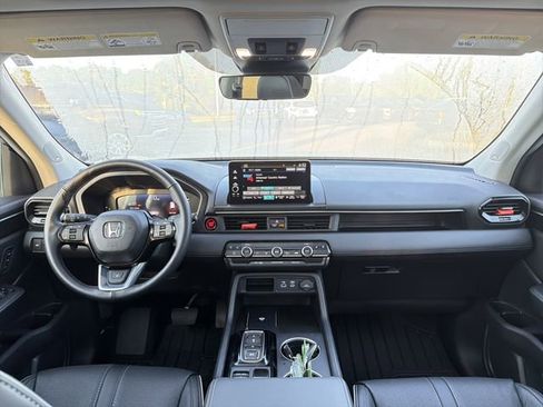 Used 2025 Honda Pilot Elite image 26