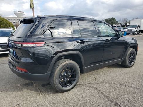New 2025 Jeep Grand Cherokee Altitude image 6