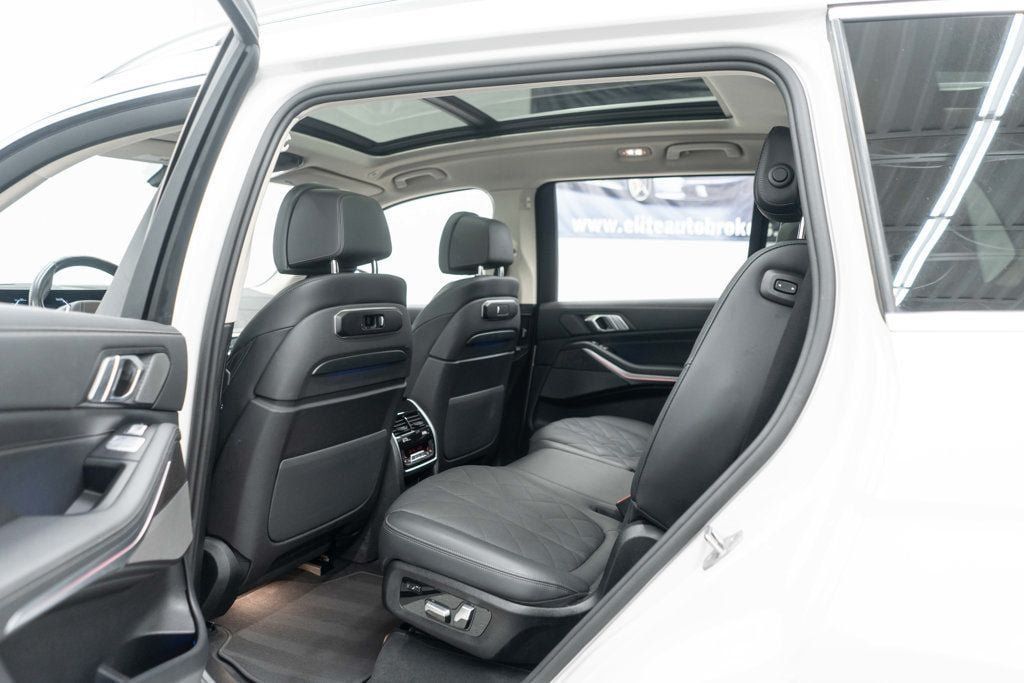Used 2025 BMW X7 xDrive40i AWD/4WD image 15