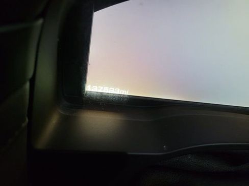 Used 2015 Cadillac Escalade Premium image 3